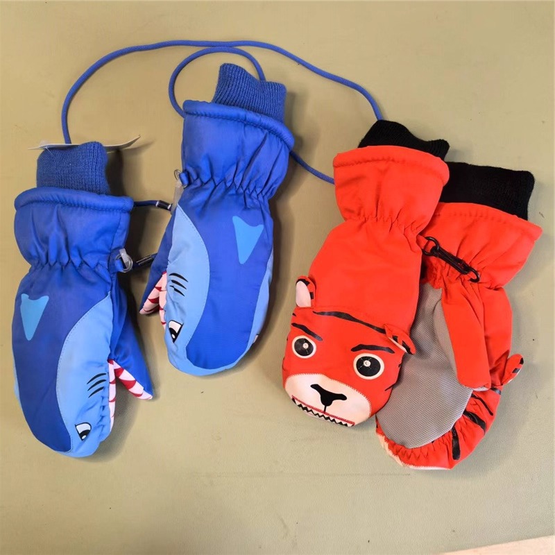 Defective Cartoon Children's Ski Gloves with Shark Design, Winter Warmth for Boys, Waterproof, Fleece Lined, Thickened for Baby Learning