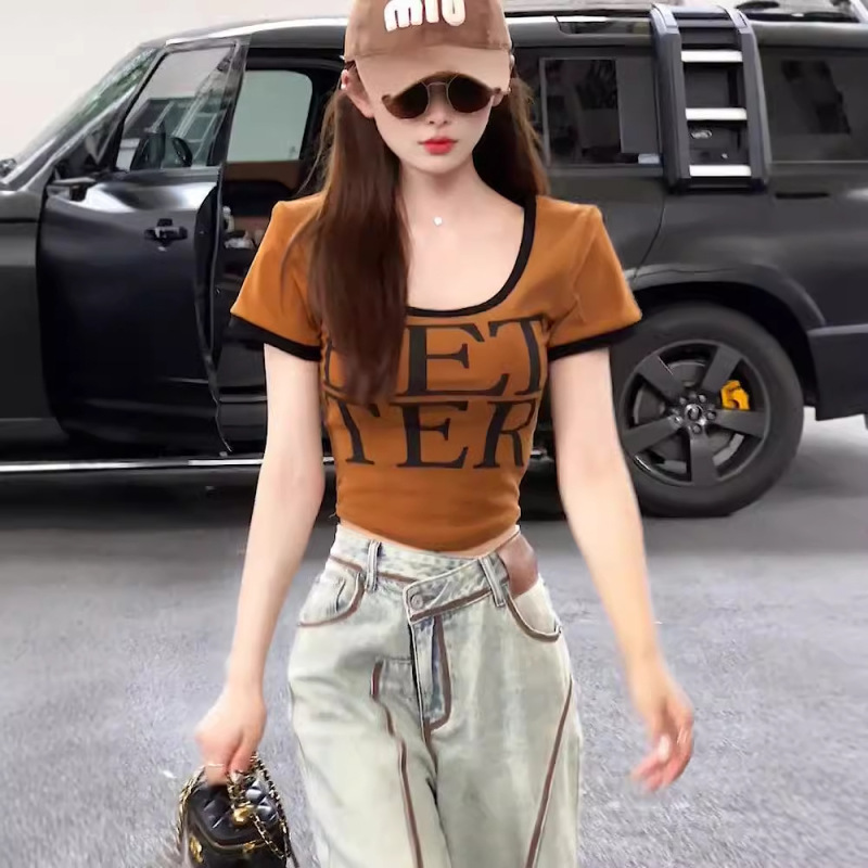 High-end stylish straight jeans wear a set of personalized printed pullover slim-fit short-sleeve two-piece women's clothing