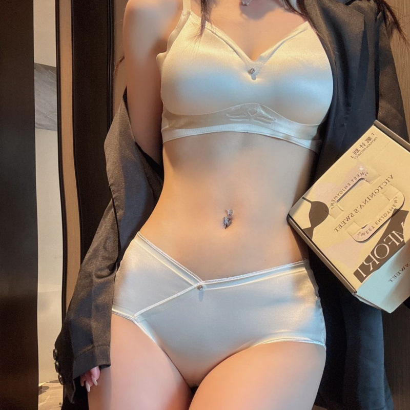 Light Luxury Jelly Satin Anti-Hp* Intimates Set Camellia Soft Support V Neck Bra Seamless and Comfortable Push-Up