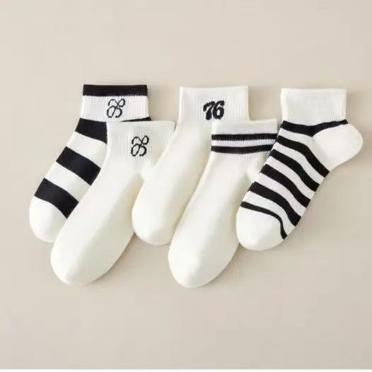 Calcetines de barco para mujer 2022 primavera y verano nuevos calcetines ins marea japonesa a rayas blancas y negras amor a cuadros calcetines bajos para mujer