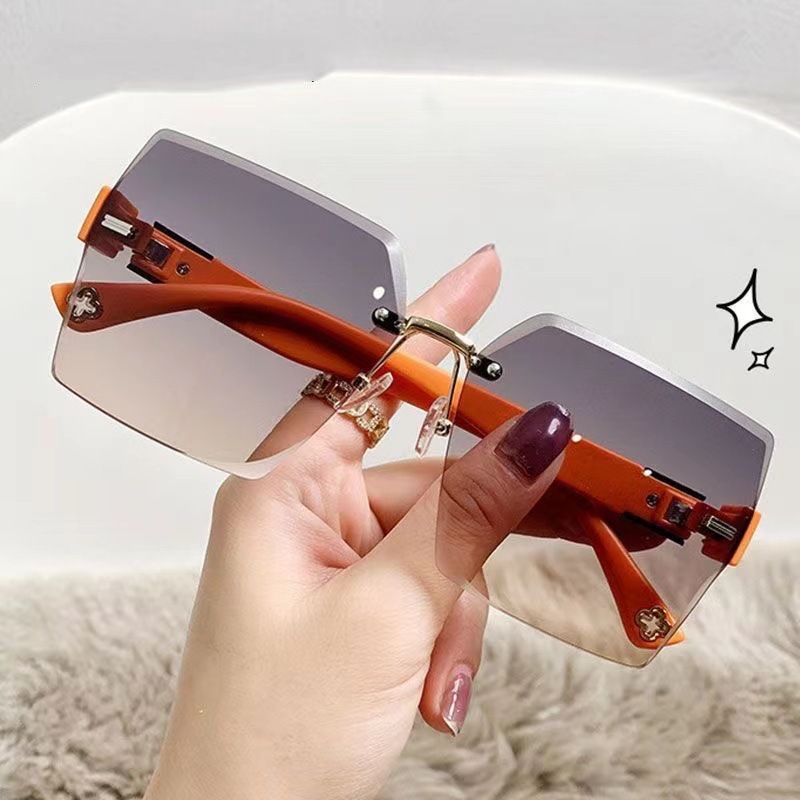 New Douyin fashion sunglasses for women...