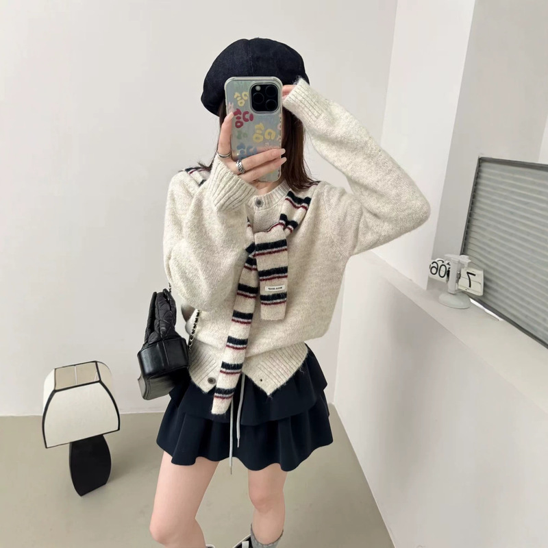 Korean-style autumn new knit cardigan for women, designer sweater with striped shawl two-piece set, sweater factory Korean-style autumn new knit cardigan for women, designer sweater with striped shawl two-piece set, sweater factory