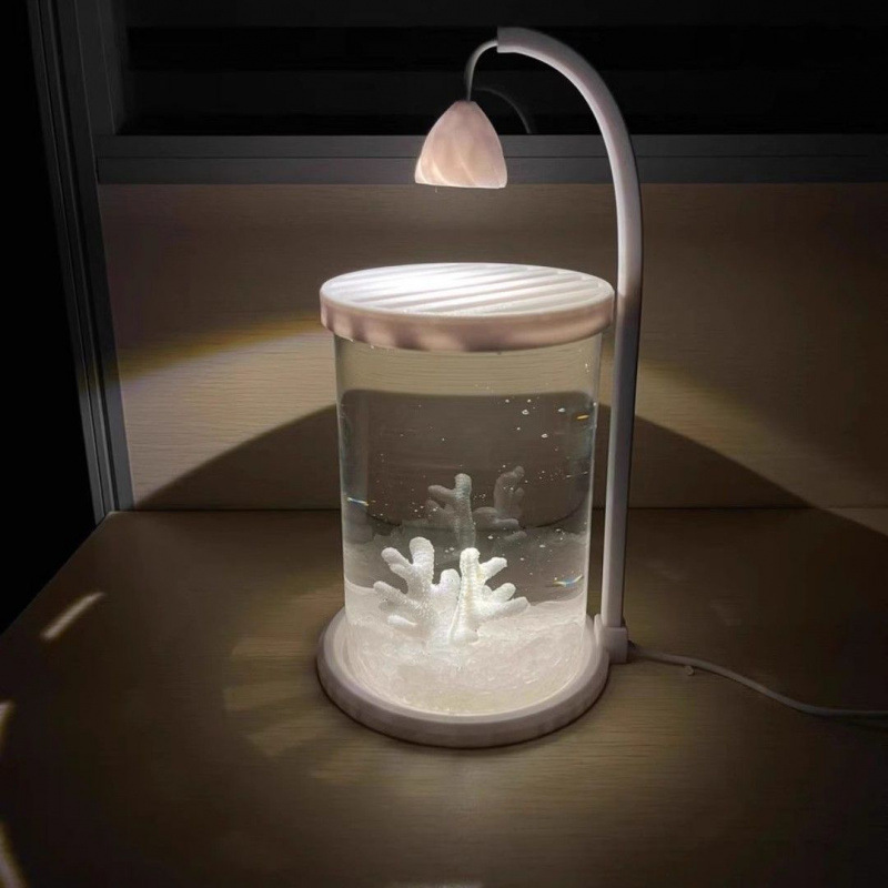 조경용 산호와 바닥 모래를 갖춘 신성한 사슴 원형 탱크를 만나보세요