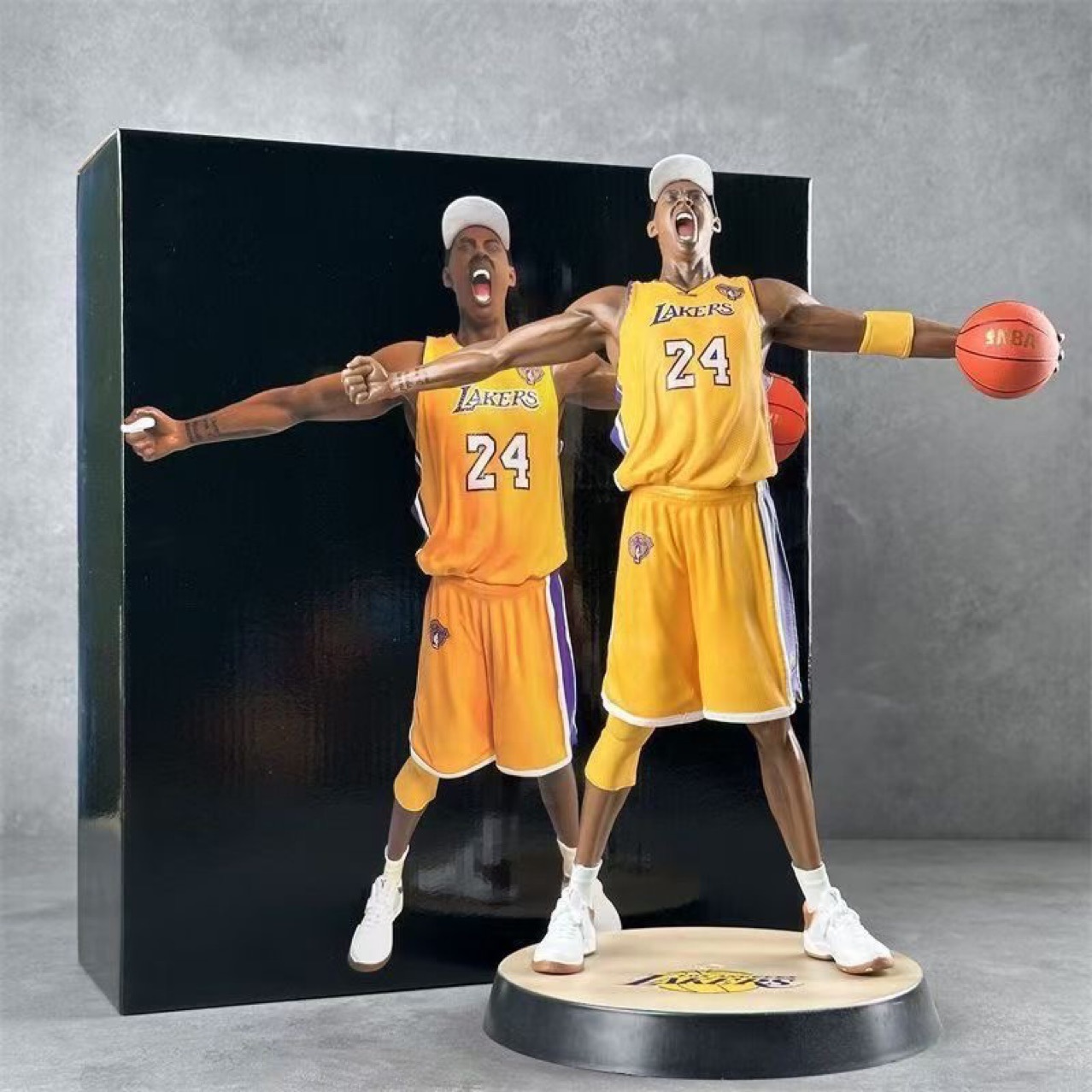 怒吼科比手办动漫玩具 NBA篮球明星 拿球站姿摆件 场景模型盒装-阿里巴巴