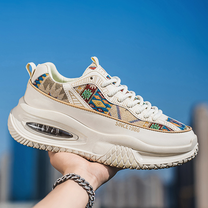 Zapatos de hombre de primavera 2025 nuevos zapatos de skate casuales transpirables de lona de moda con suela gruesa zapatos deportivos de moda