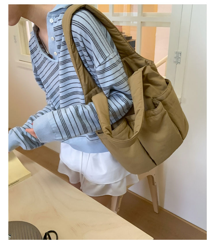 Single-shoulder underarm bag, large-capacity tote bag, versatile nylon fabric bag for women, new pleated multi-pocket commuter handbag undefined