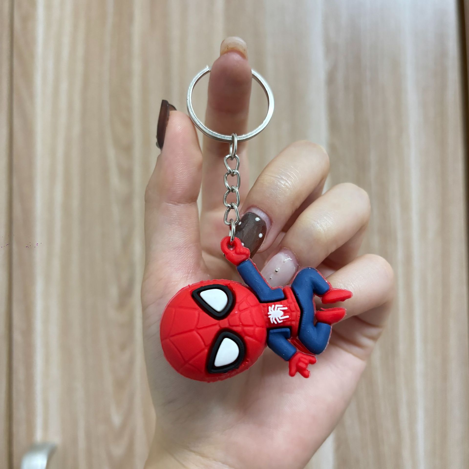 Four-link chain Spider-Man* one-hand hanging 2