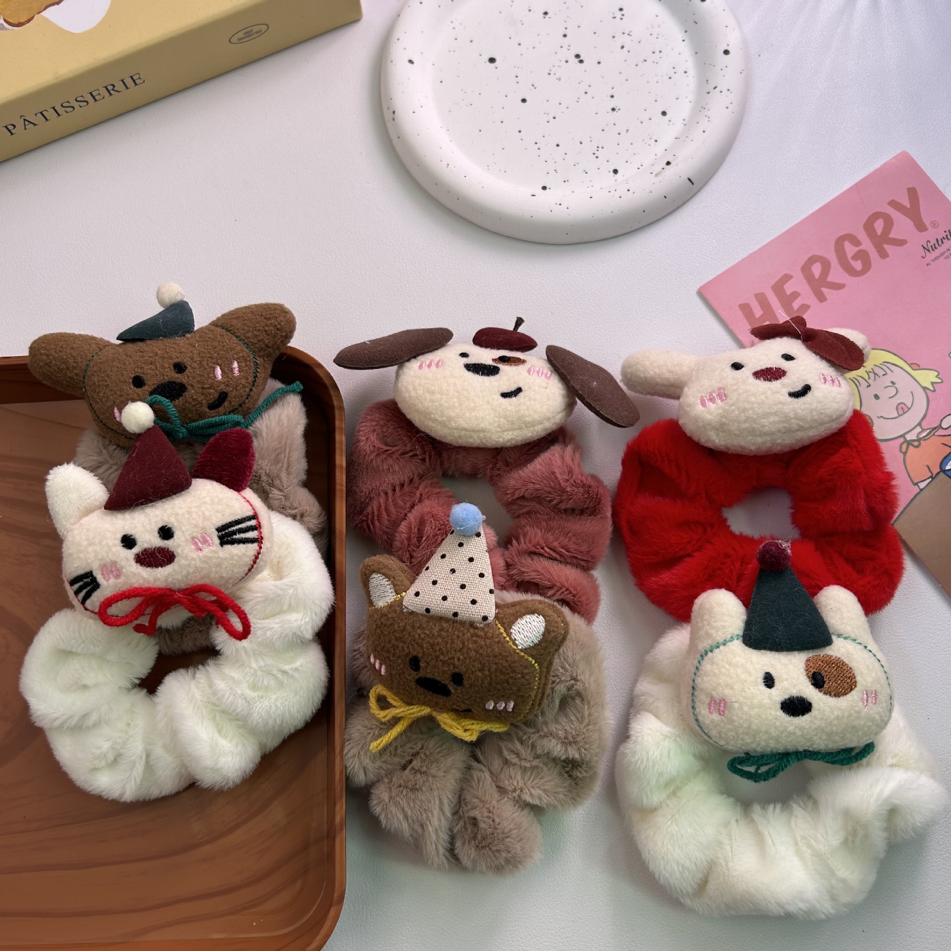 Otoño y invierno nuevo estilo coreano lindos dibujos animados de peluche círculo de intestino grande chica adornamiento de cabello de alta sensibilidad correa de cuero cabello cordón