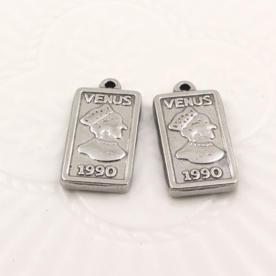 东莞不锈钢饰品钛钢美人头吊坠女王头像挂件欧美跨境出口品质