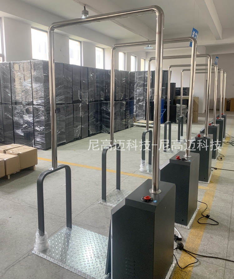立式简约全身喷雾消毒门不锈钢测温雾化一体通道游乐园入口消杀机