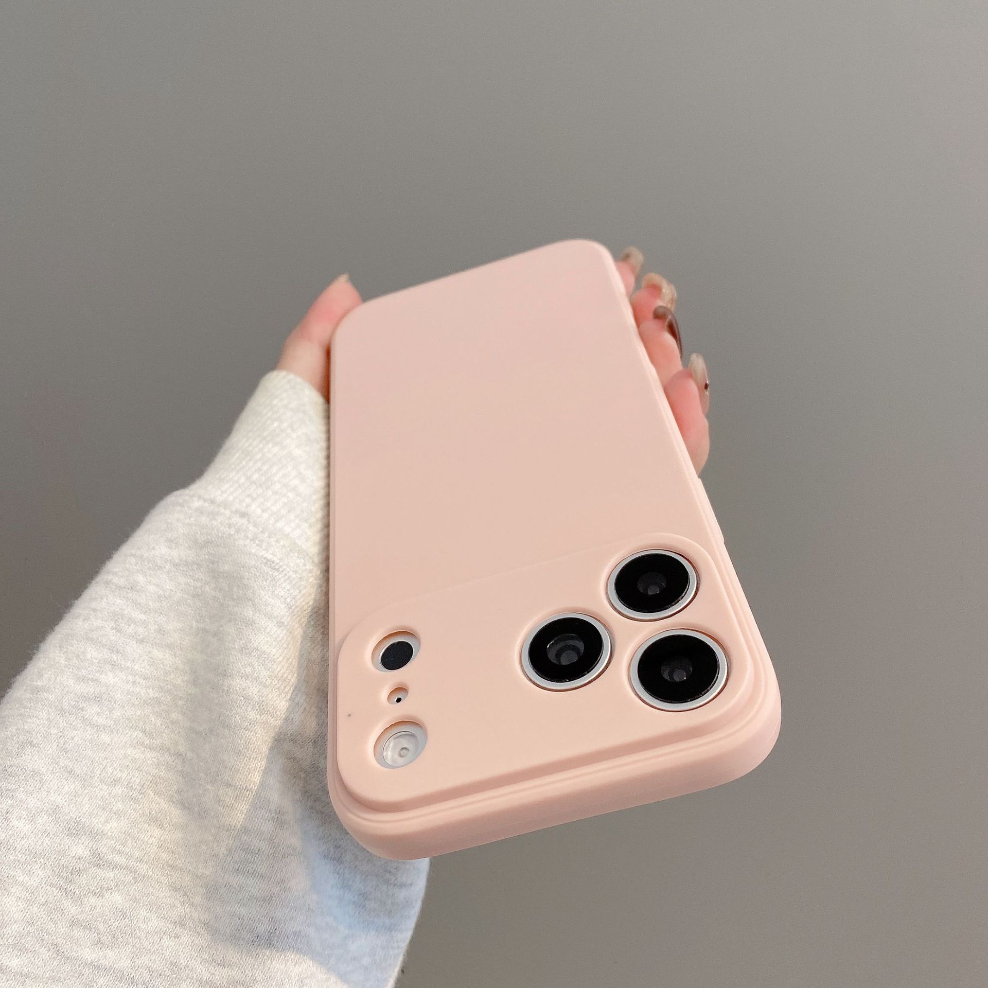 Funda de silicona TPU esmerilada con orificios finos y borde recto para iPhone 17 Pro, funda de silicona Rubik's Cube para iPhone 16 XR y iPhone 15.