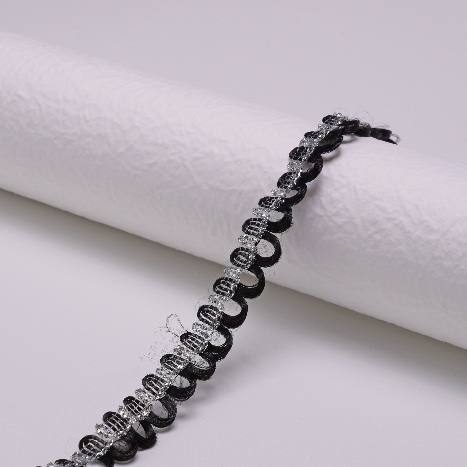 Suministro de stock directo de fábrica de 1cm de color dorado y plateado borde ondulado encaje ropa accesorios