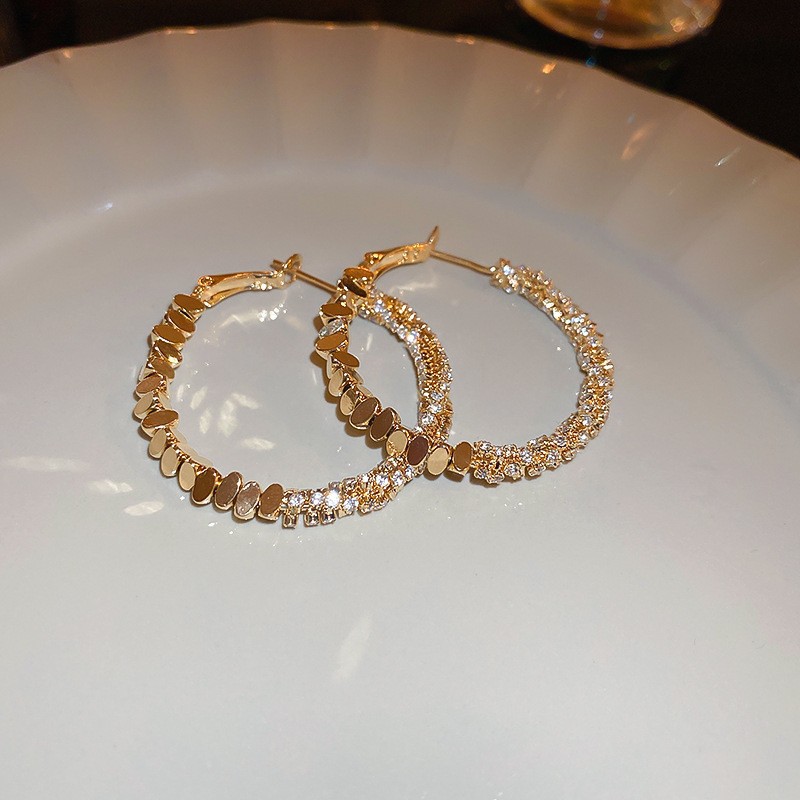 Aguja de plata Pendientes de anillo de elemento transfronterizo europeo y americano Pendientes de nicho de viento frío Pendientes de temperamento de moda Pendientes de lujo ligero y de alta gama