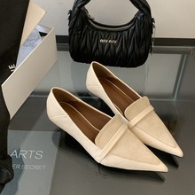 2025新款秋季尖头深口细跟低跟法式英伦风时尚拼接单鞋女