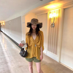 高级感chic别致上衣女夏法式气质超好看独特漂亮掐腰黄色V领衬衫
