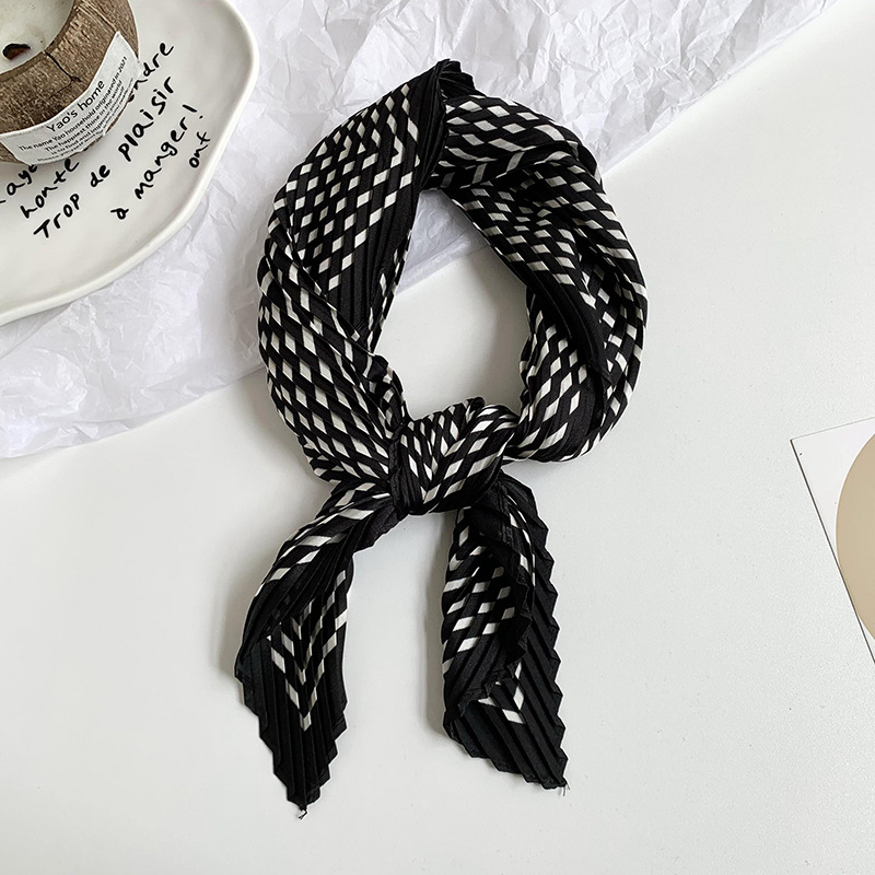 Bufanda de seda, bufanda cuadrada, sentido avanzado, camisa decorativa arrugada de moda coreana de primavera y verano, bufanda pequeña, bufanda en forma de diamante, diadema