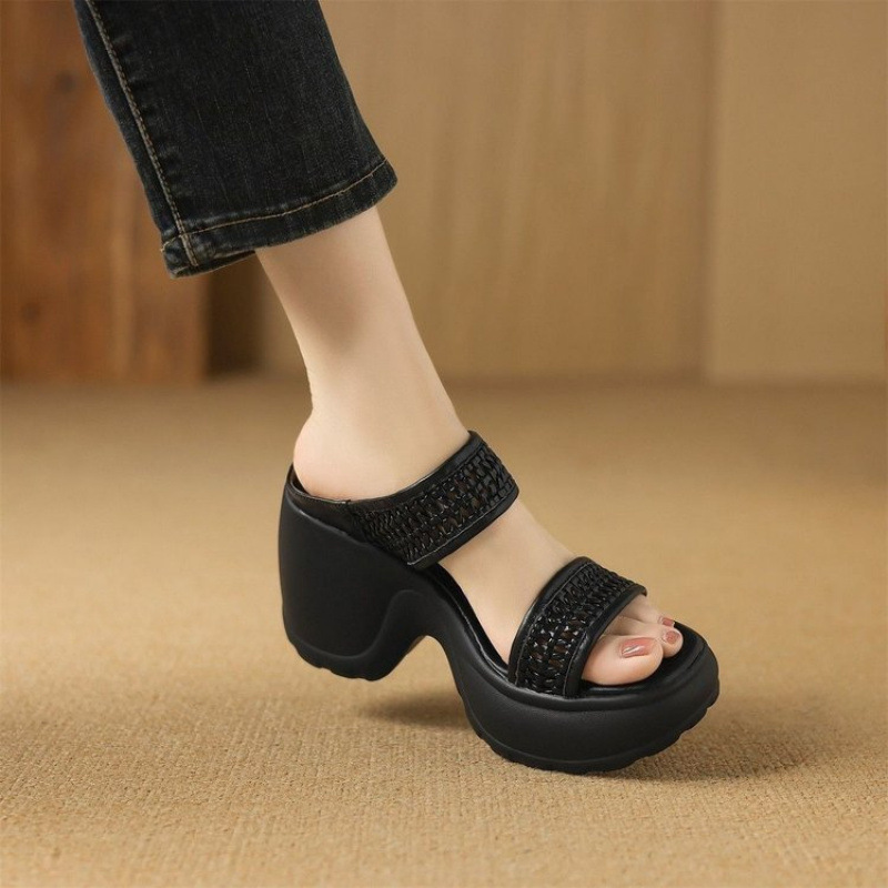 Height-Increasing Sandals for Petite Women, 6cm Thick-Soled High-Heeled Slippers for Women, New Summer Outdoor Wear, Hollow Woven One-Strap Slippers