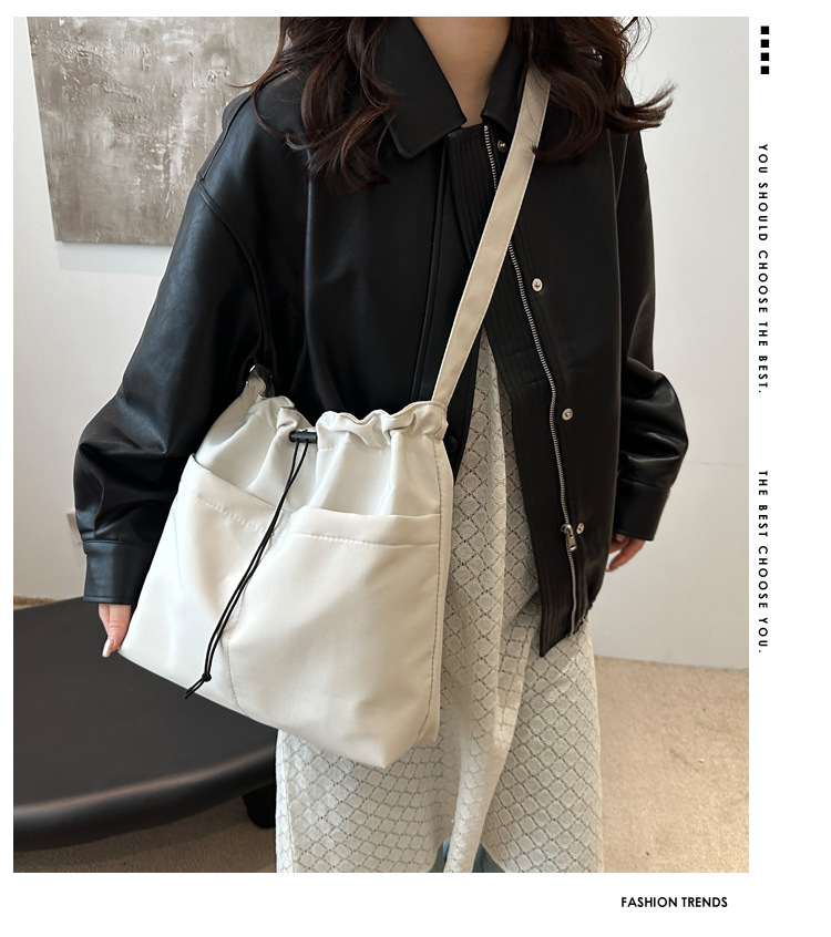 The popular autumn and winter bags for women in 2024: large-capacity crossbody bag, Tote commuter bag, single-shoulder bag, soft details Picture