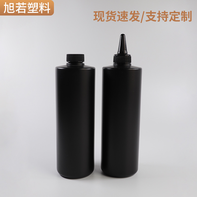 シリーズの黒い尖った瓶のふたを押して、一リットルのプラスチックの瓶を押します。