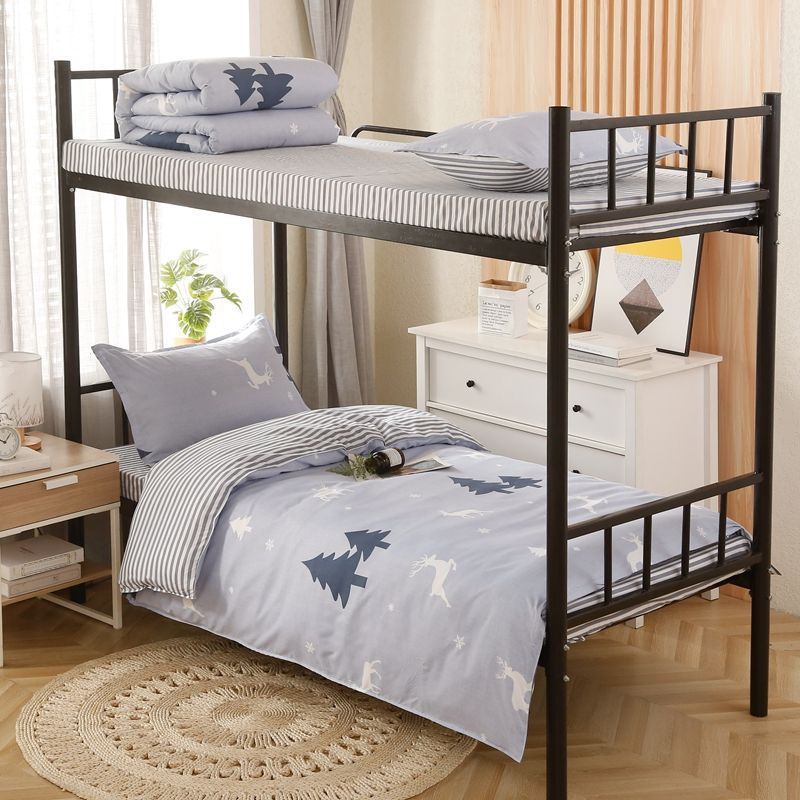 Un conjunto completo de colcha de cama de dormitorio de estudiantes individuales de seis piezas, colcha de cama de núcleo de algodón para dos personas de ocho piezas.