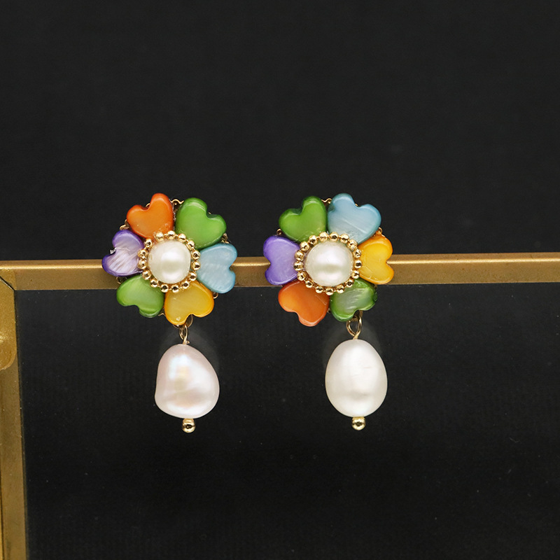 Organic retro elegant brand earrings from pearl with zircon