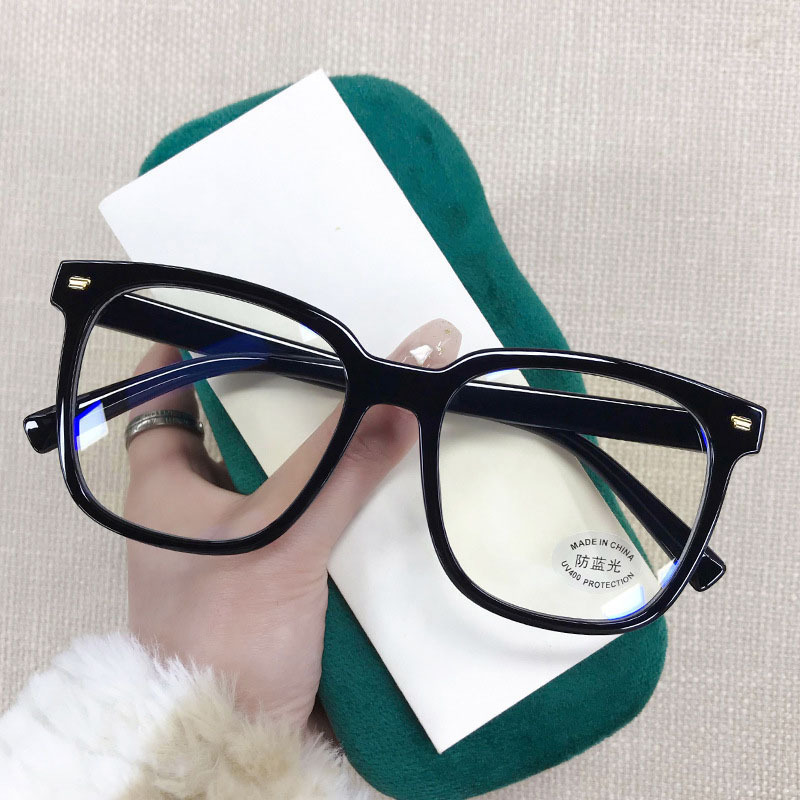 fashionable glasses for men and women