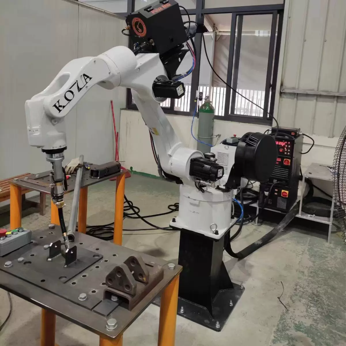 焊接机器人 关节型机器人 工业焊接机械手 工业机械臂 焊接机械臂