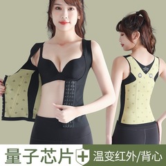 無痕で腹を収めて体を作っています。女性は胸を寄せて形を作っています。