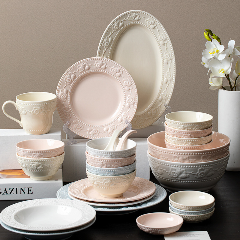 Strawberry Embossed Ceramic Tableware Set Rice Bowl Dish Plate Household Soup Bowl Plate Classy Accessible Luxury Tableware Set
