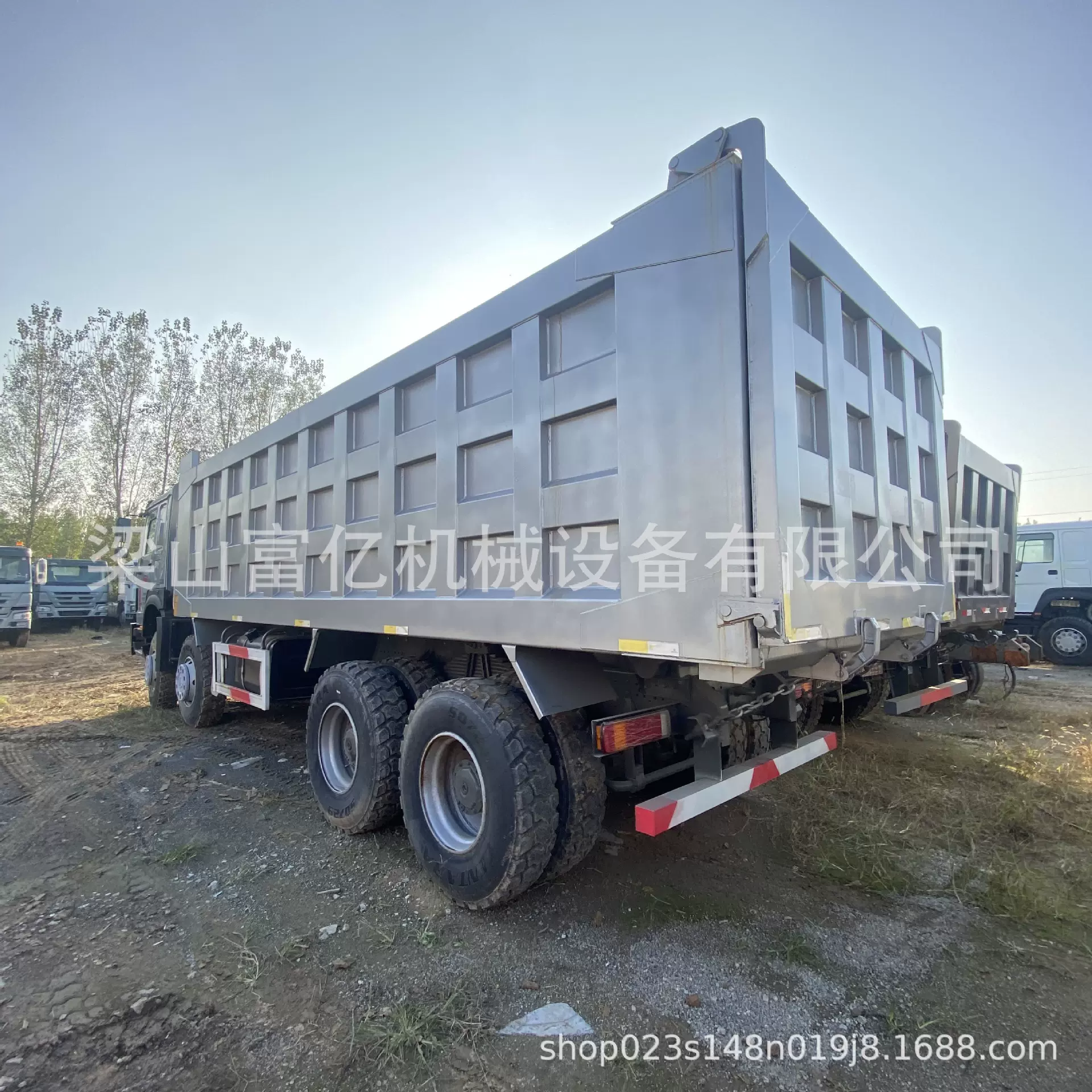 加工各种卡车8x4后八轮自卸车跨境工程渣土车 HOWO翻斗自卸车