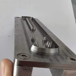 厂家制作生产雕刻刀模腐蚀精雕印刷包装裁切模具冲模