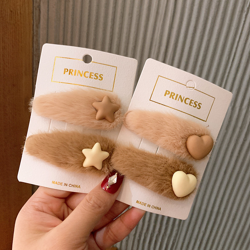 Korean Version Of Children's Hair Accessories Autumn And Winter Plush Bb Clip Cute Bear Side Clip Frosted Love Hairpin display picture 3