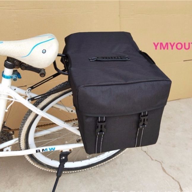 自転車の大容量のバッグを持っています。|undefined