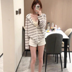 松驰感慵懒白色条纹连帽长袖外套女早秋小众百搭宽松休闲开衫上衣