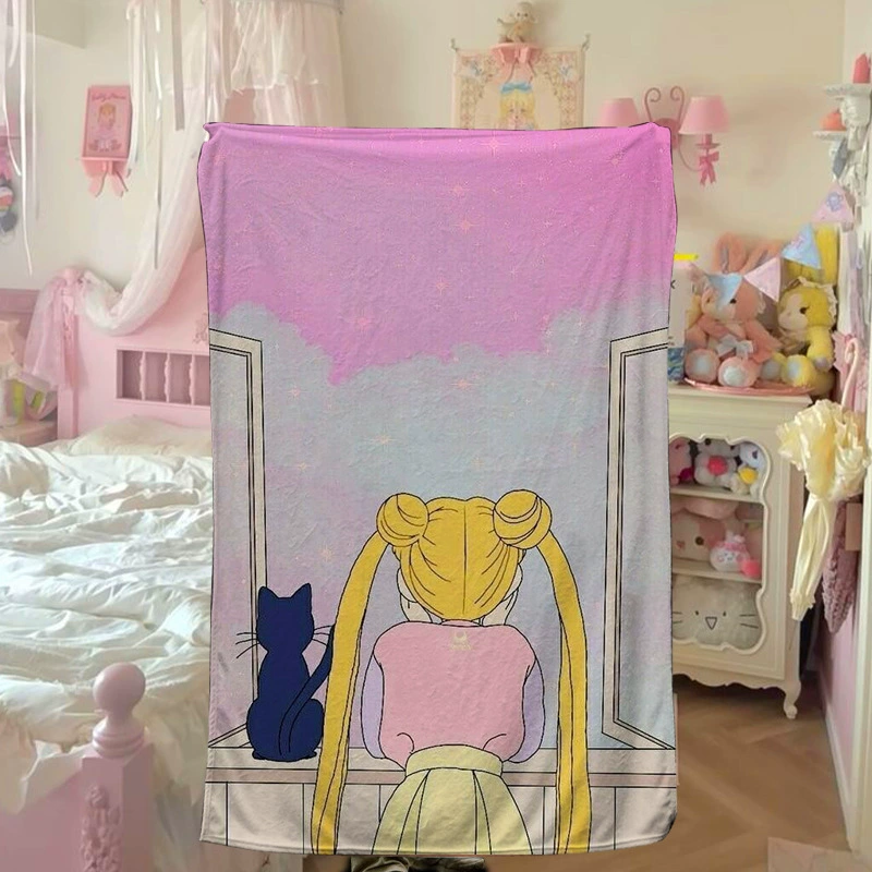 Фланелевая мультяшная стеганая подушка? Wait duvet is comforter. In English: Flannel cartoon duvet, Sailor Moon. So: Фланелевое мультяшное одеяло, Сейлор Мун.