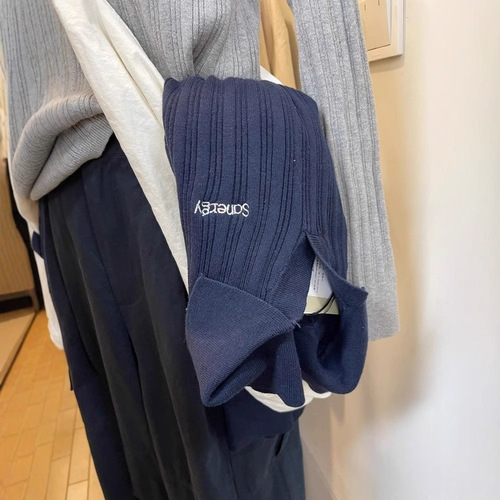 Minimalist Embroidered Polo Neck Long-Sleeve Knit Top for Women, Autumn Outerwear Design with Notched Strips