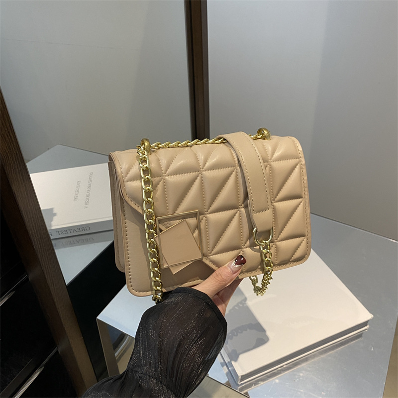 Damas bordadas de diamante moda 2024 otoño y invierno nuevo bolso de hombro mochila textura bolso de mano popular este año