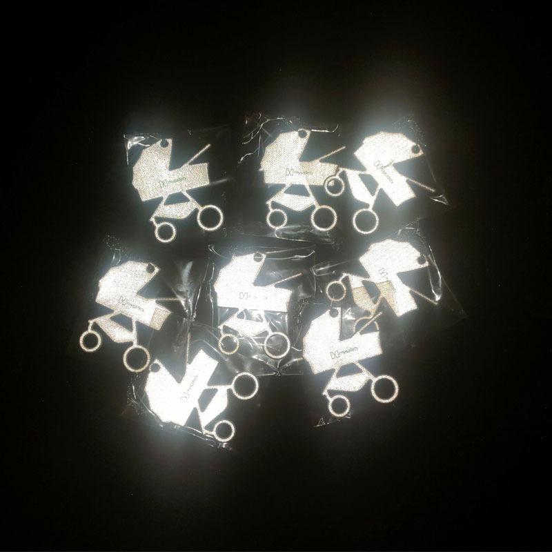 婴儿车形状中间充填PVC夜间安全警示反光钥匙扣吊饰挂件 工厂批发