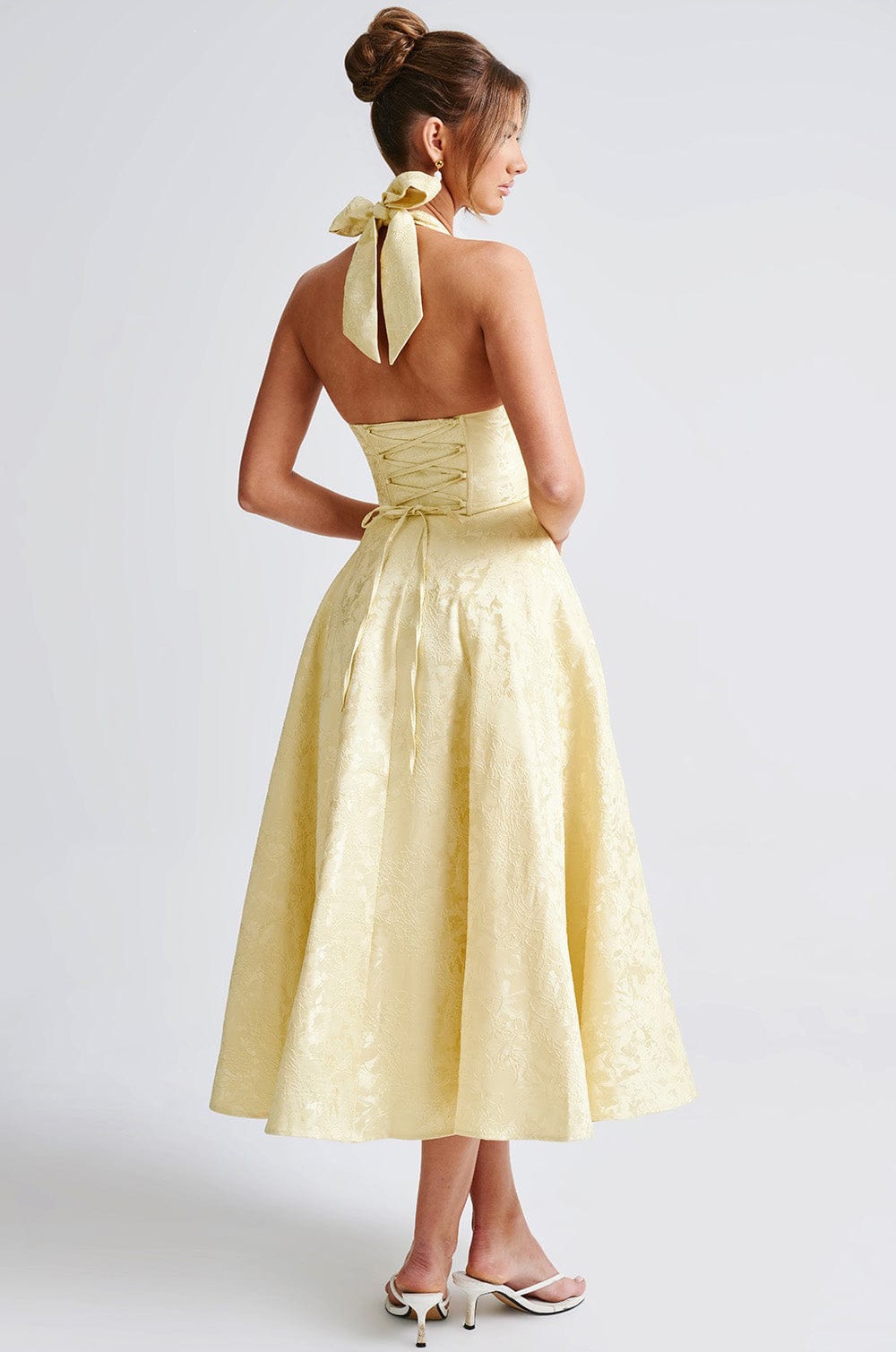 Vestido de noite elegante com decote em v e alças halter_voghion.com