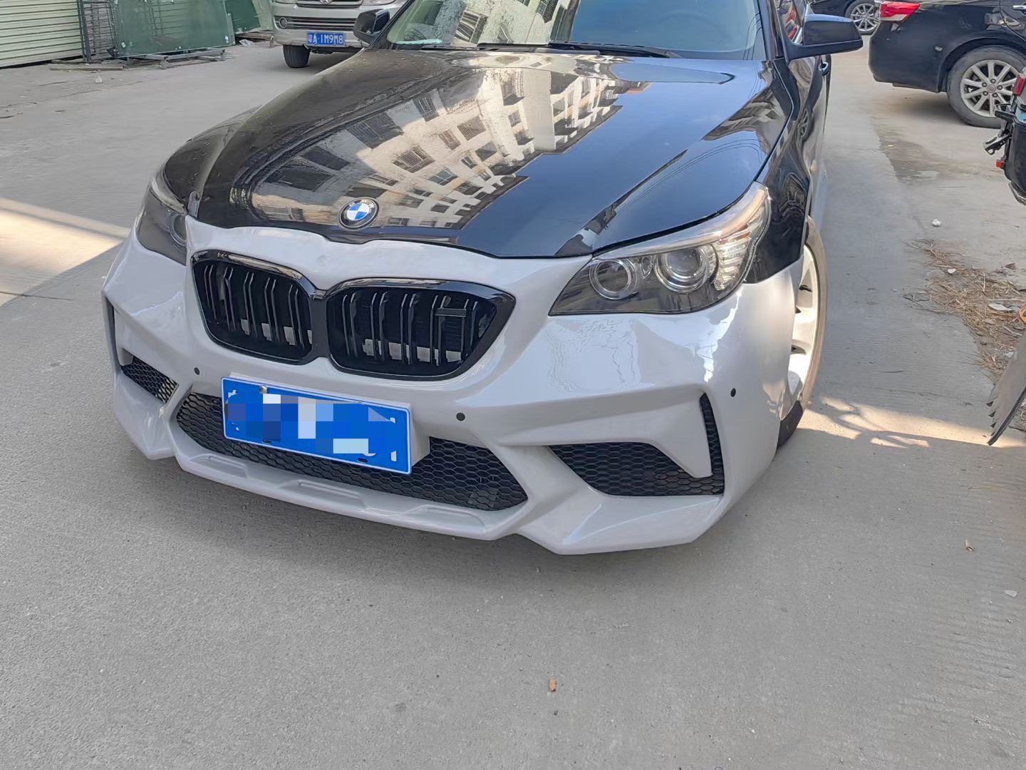 Big Surrounded: 迪卡欣 5 Series E60 - unpainted-m2c-front-bumper-grille
