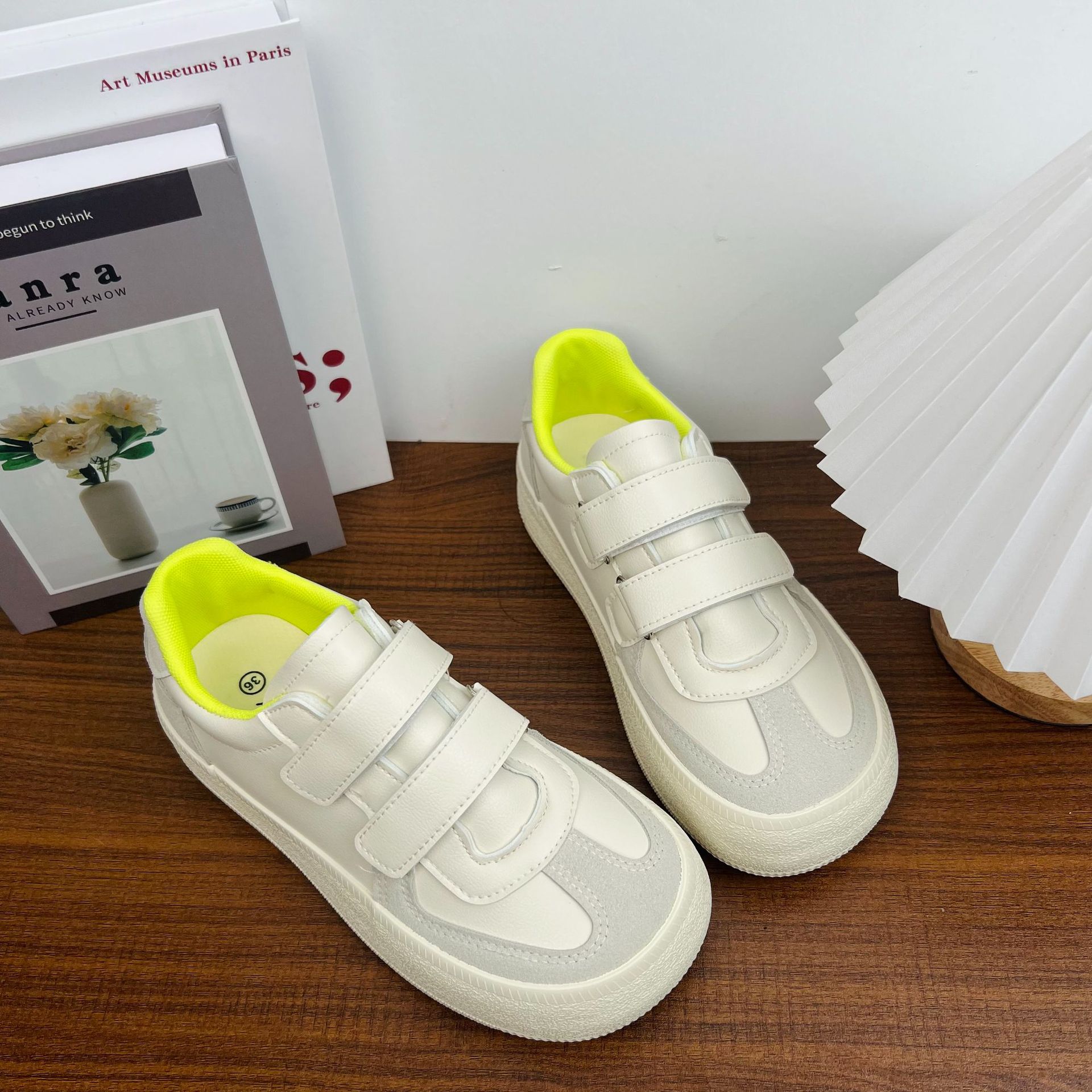 Yuanbo otoño nuevo estudiante estilo coreano versátil zapatos de mujer Maillard zapatos de lona de moda perezosos zapatos de velcro