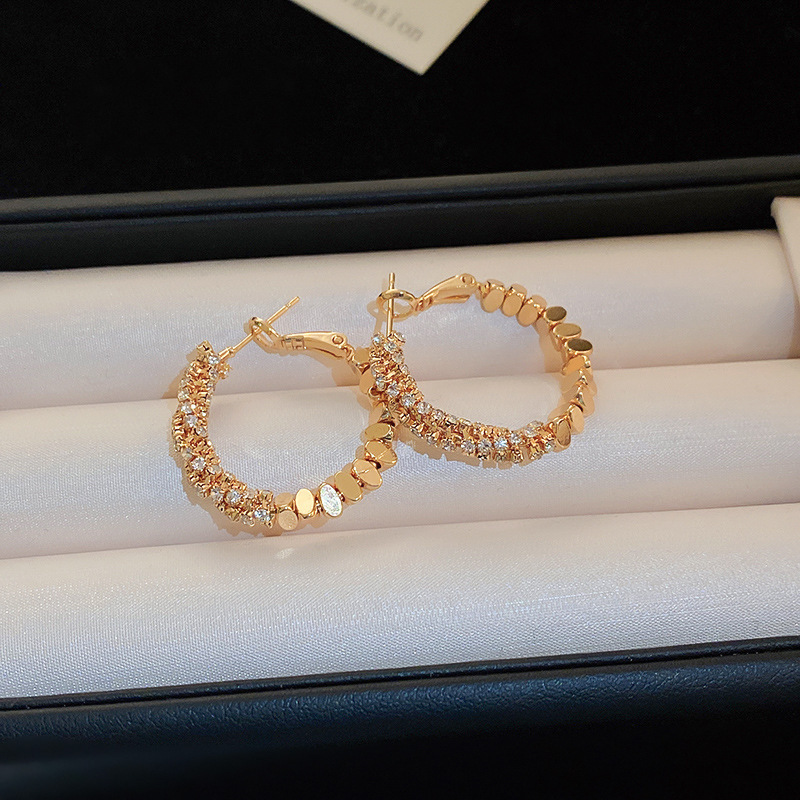 Pendientes de alta gama de lujo ligero transfronterizo de aguja de plata de galvanoplastia de oro real, pendientes de personalidad de nicho, pendientes de alta gama de moda al por mayor