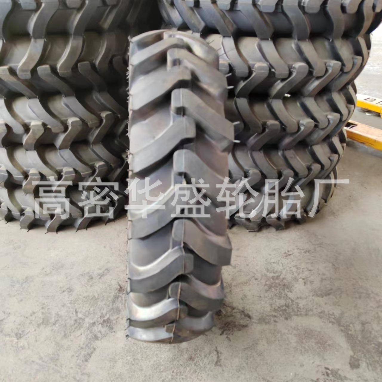 供应农用车轮胎700-16人字花纹外胎 防滑抗扎  拖拉机轮胎7.00-16