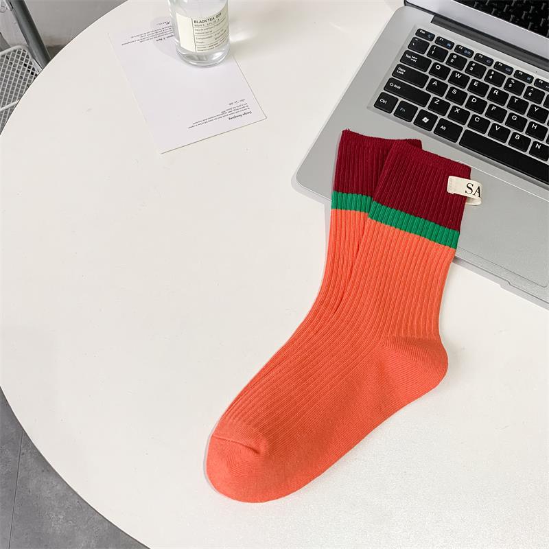Calzini lunghi stile college a metà polpaccio, stile casual, in cotone, con etichetta in tessuto a blocchi di colore, stile coreano 2025d per donna_voghion.com