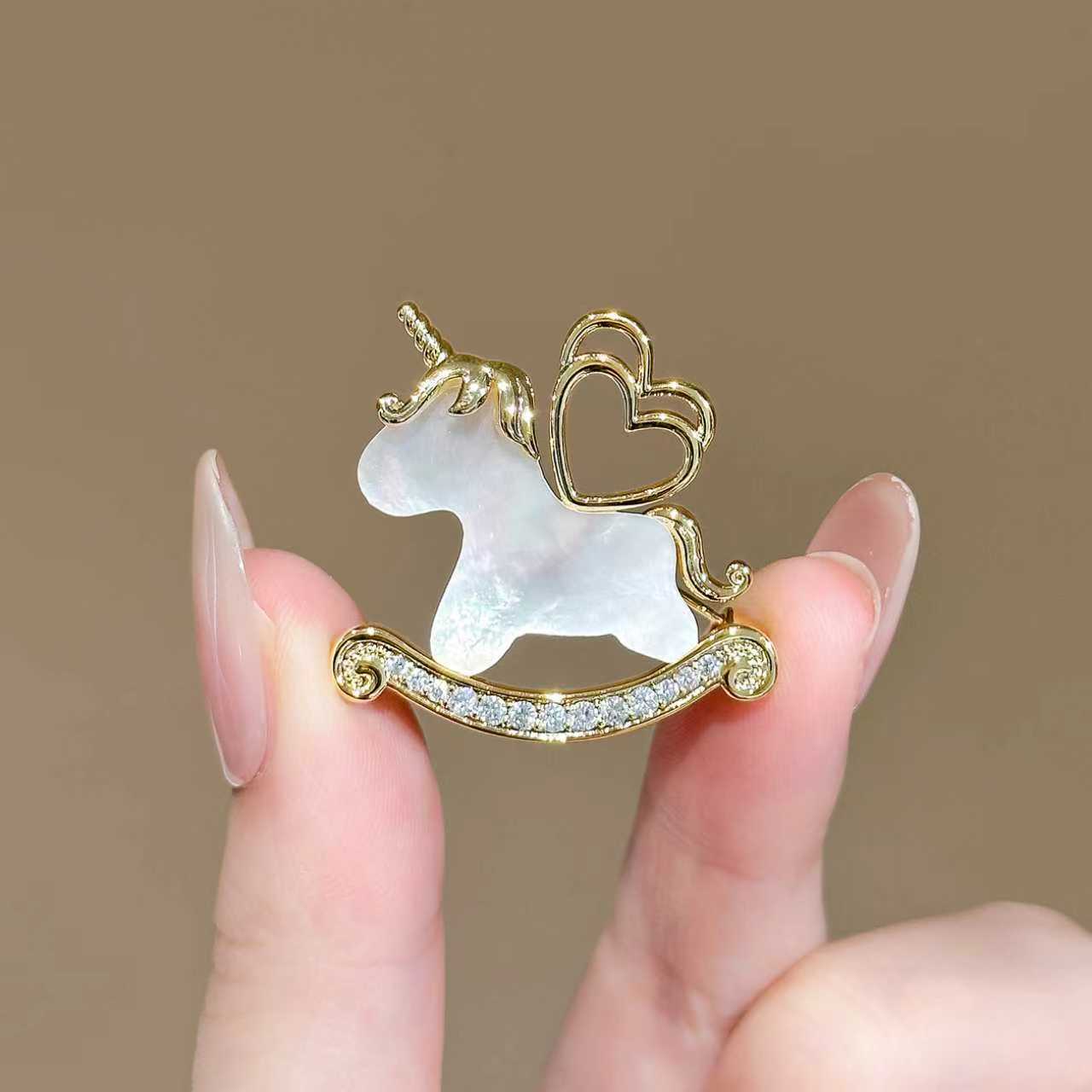 Exquisite Pferde Brosche Luxus Modeschmuck Für Elegante Kleidung_voghion.com