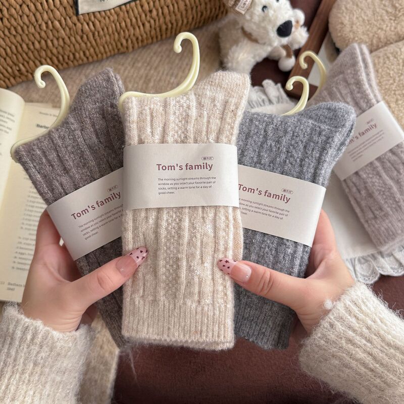 Women's autumn and winter wool mid-calf socks, thickened and warm, solid color knitted socks, seamless casual socks