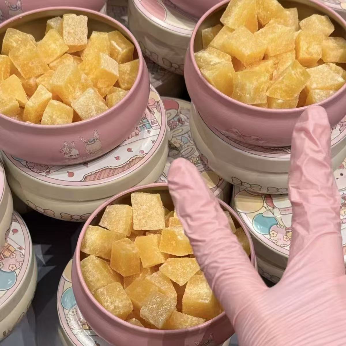 Pear Syrup Candy Li Gao Tang Handmade Snow Pear Lozenges 110g Tin Cute Gift for Teachers and Christmas in use