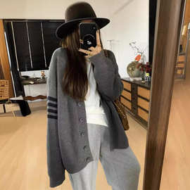 法式灰色学院风慵懒显瘦条纹针织开衫秋冬V领加厚毛衣女装外套潮