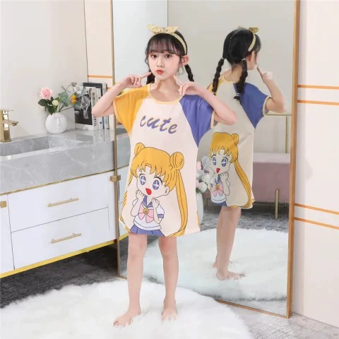 L short skirt-yellow-haired girl