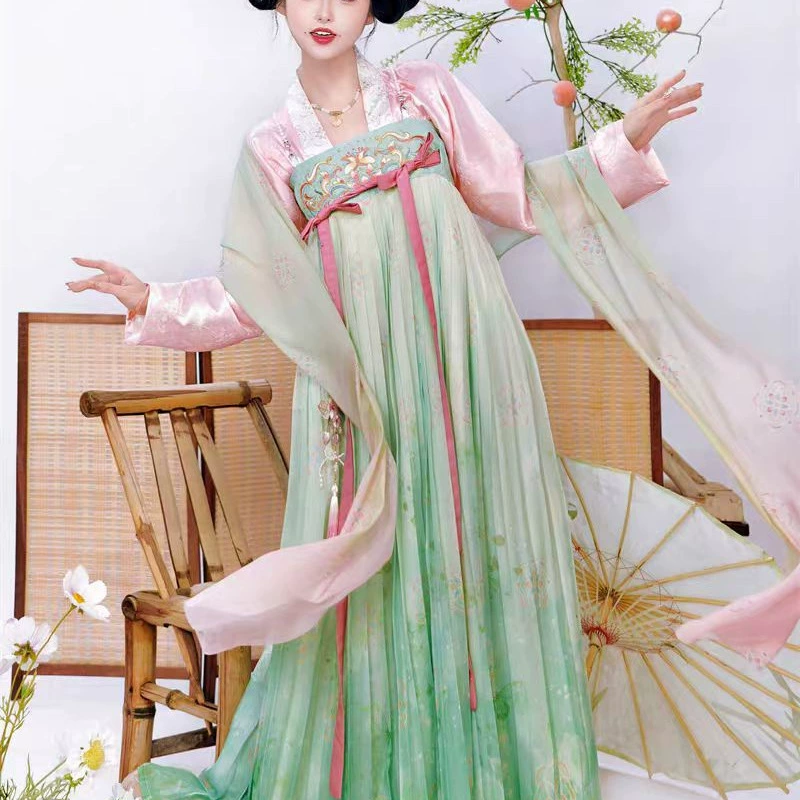 Весенний и летний новый цветочный стиль Fengjun Оригинальная грудь юбка Hanfu Girl 2025 Xianqi Tang студенты повседневная древность